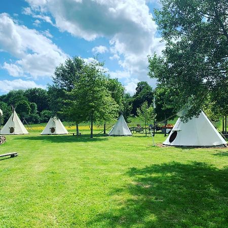 Les Tipis Du Bonheur De Vivre Hotel Brulon Luaran gambar