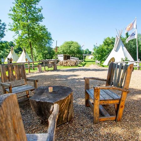 Les Tipis Du Bonheur De Vivre Hotel Brulon Luaran gambar