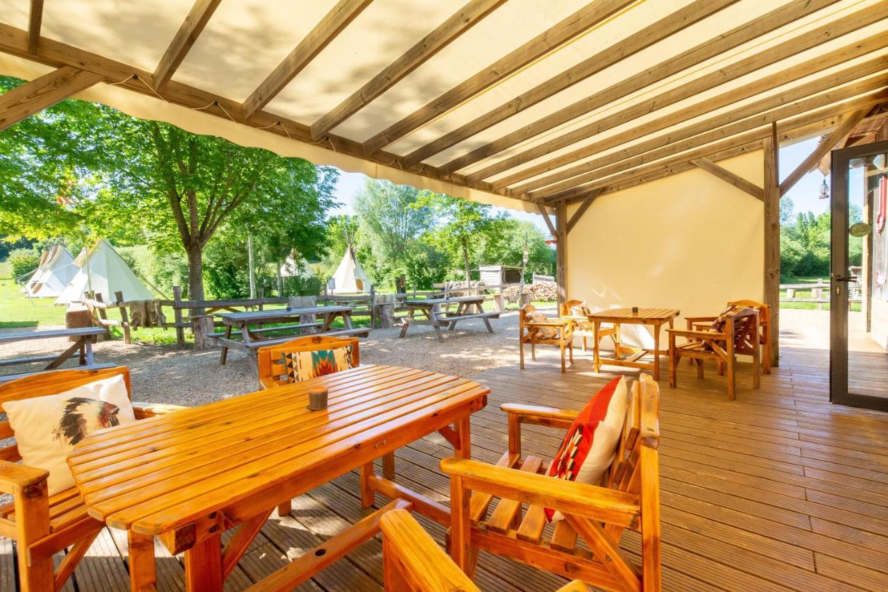 Les Tipis Du Bonheur De Vivre Hotel Brulon Luaran gambar