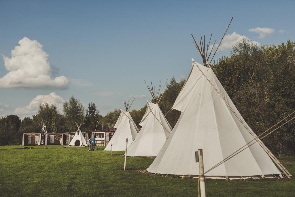 Les Tipis Du Bonheur De Vivre Hotel Brulon Luaran gambar