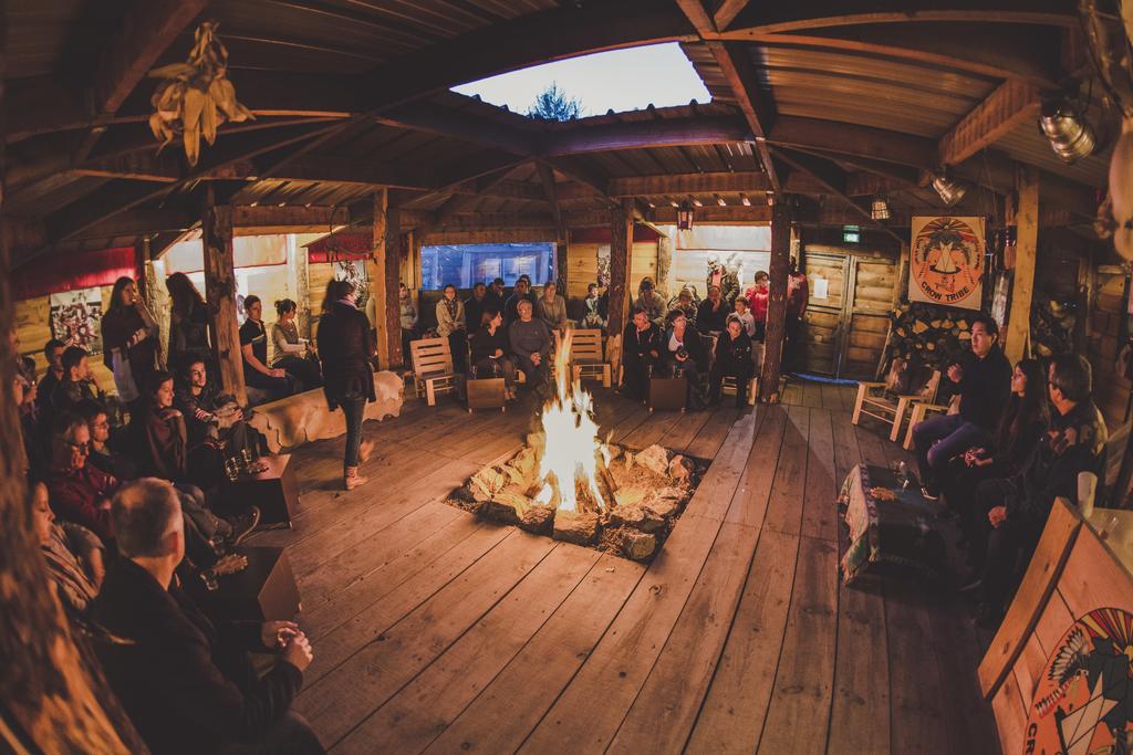 Les Tipis Du Bonheur De Vivre Hotel Brulon Luaran gambar