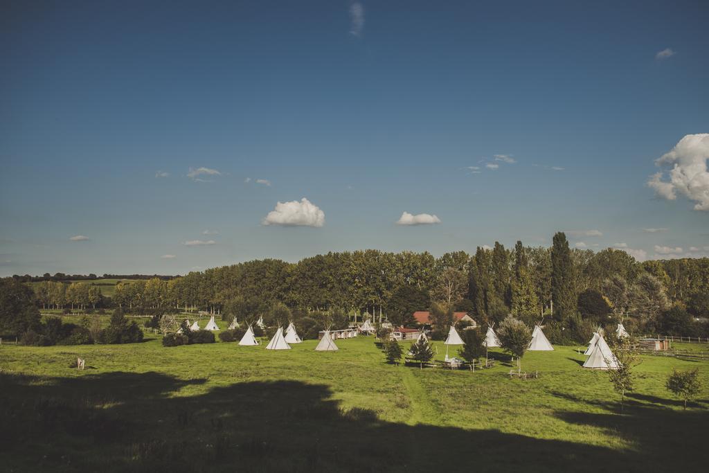 Les Tipis Du Bonheur De Vivre Hotel Brulon Luaran gambar