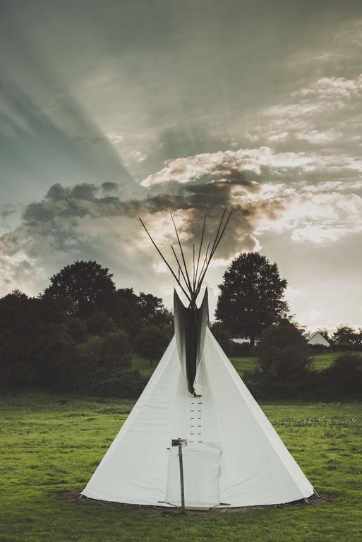 Les Tipis Du Bonheur De Vivre Hotel Brulon Luaran gambar
