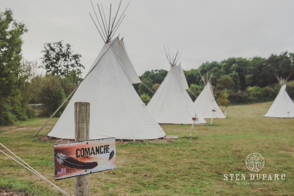 Les Tipis Du Bonheur De Vivre Hotel Brulon Luaran gambar
