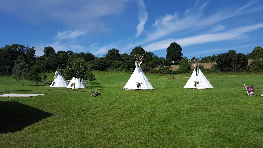 Les Tipis Du Bonheur De Vivre Hotel Brulon Luaran gambar