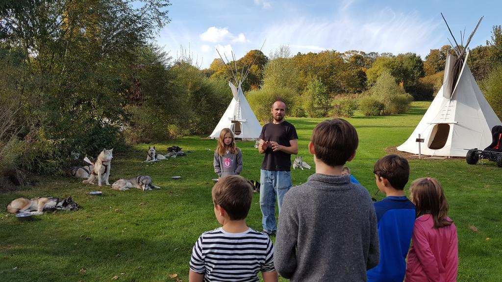 Les Tipis Du Bonheur De Vivre Hotel Brulon Luaran gambar