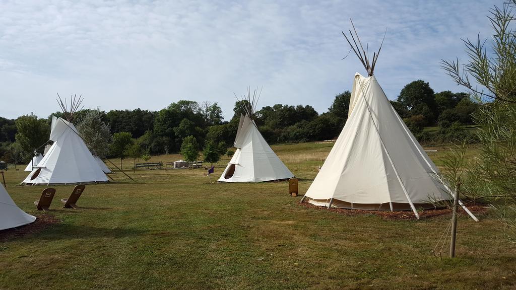 Les Tipis Du Bonheur De Vivre Hotel Brulon Luaran gambar