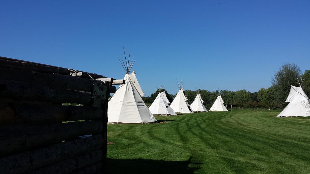 Les Tipis Du Bonheur De Vivre Hotel Brulon Luaran gambar