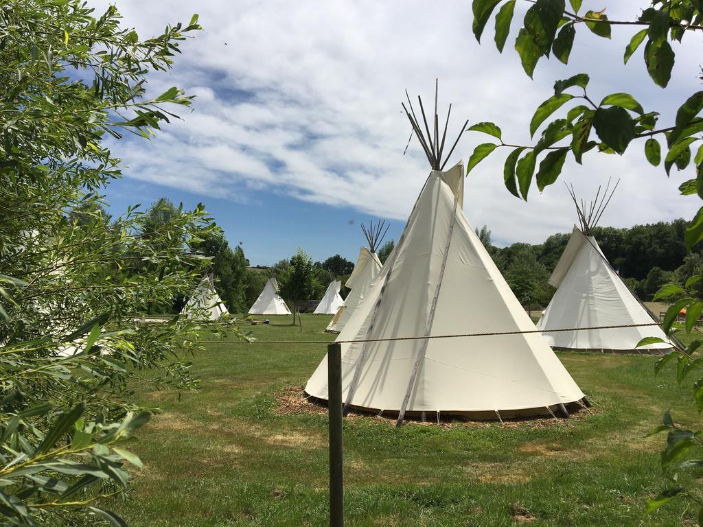 Les Tipis Du Bonheur De Vivre Hotel Brulon Luaran gambar