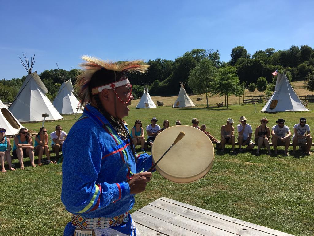 Les Tipis Du Bonheur De Vivre Hotel Brulon Luaran gambar
