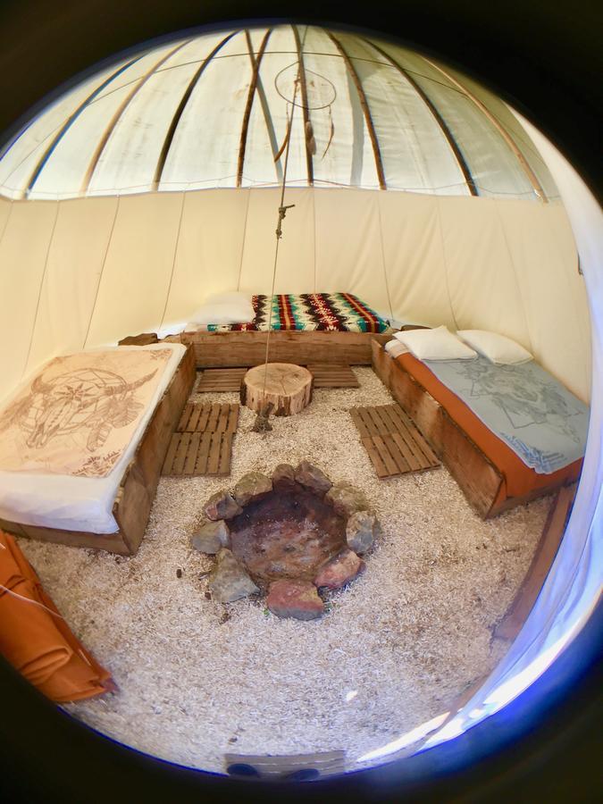 Les Tipis Du Bonheur De Vivre Hotel Brulon Luaran gambar